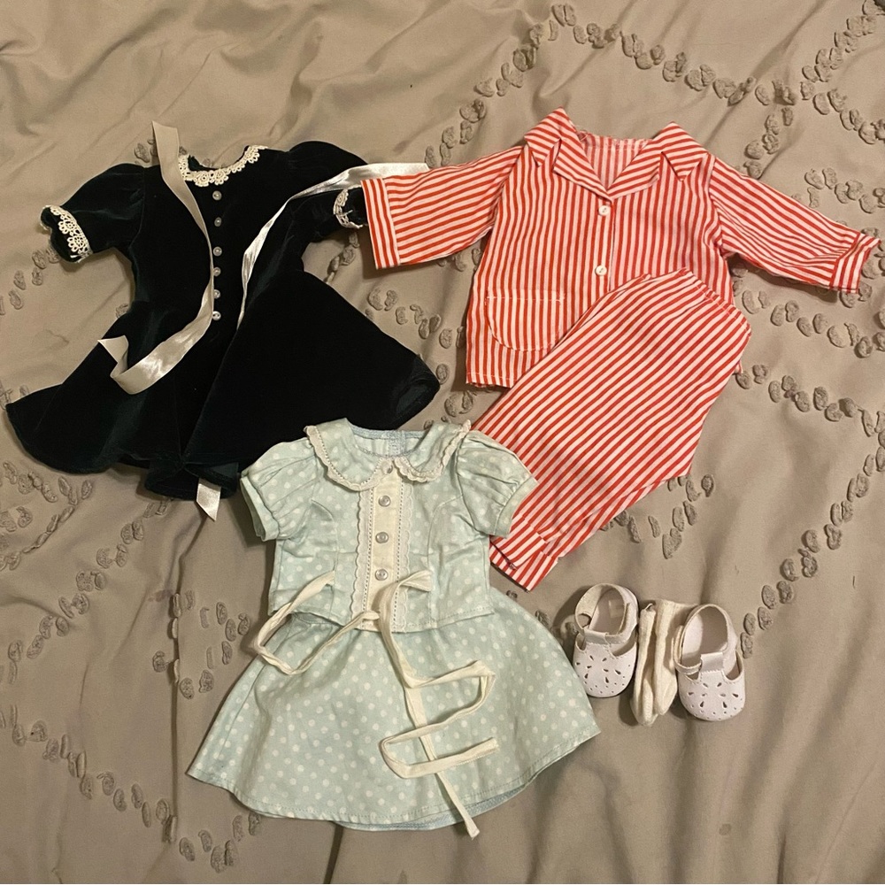 American Girl Doll Molly Clothing Bundle